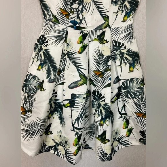 NWT Luna fit  and flare floral dress with pockets Sz S - Picture 3 of 12